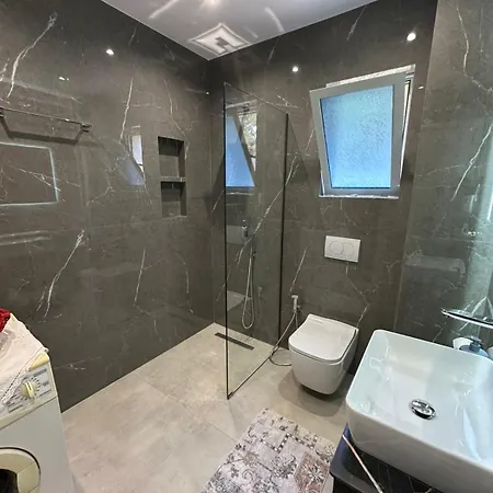 Thalassa 2 *